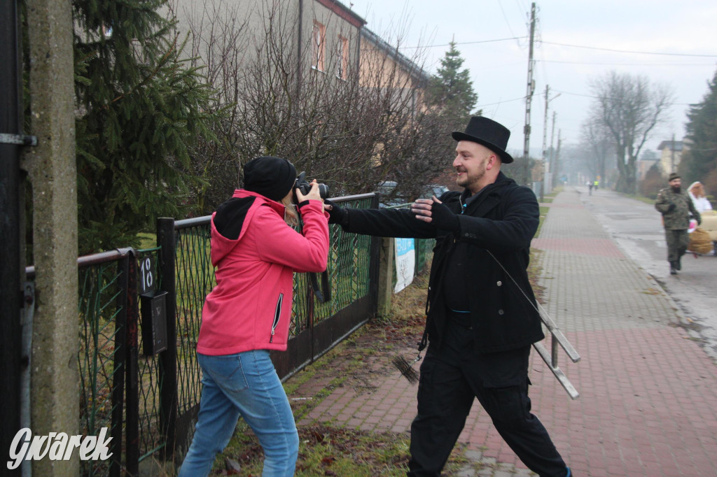 Bery w Miedarach. Zwyczaj kultywują od lat [GALERIA]