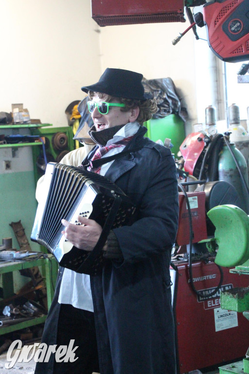 Bery w Miedarach. Zwyczaj kultywują od lat [GALERIA]