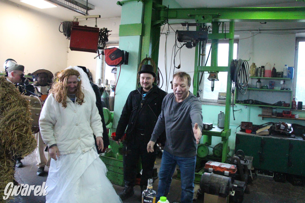 Bery w Miedarach. Zwyczaj kultywują od lat [GALERIA]