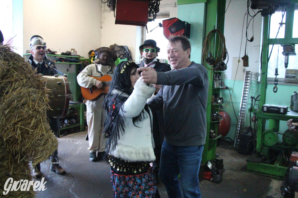 Bery w Miedarach. Zwyczaj kultywują od lat [GALERIA]