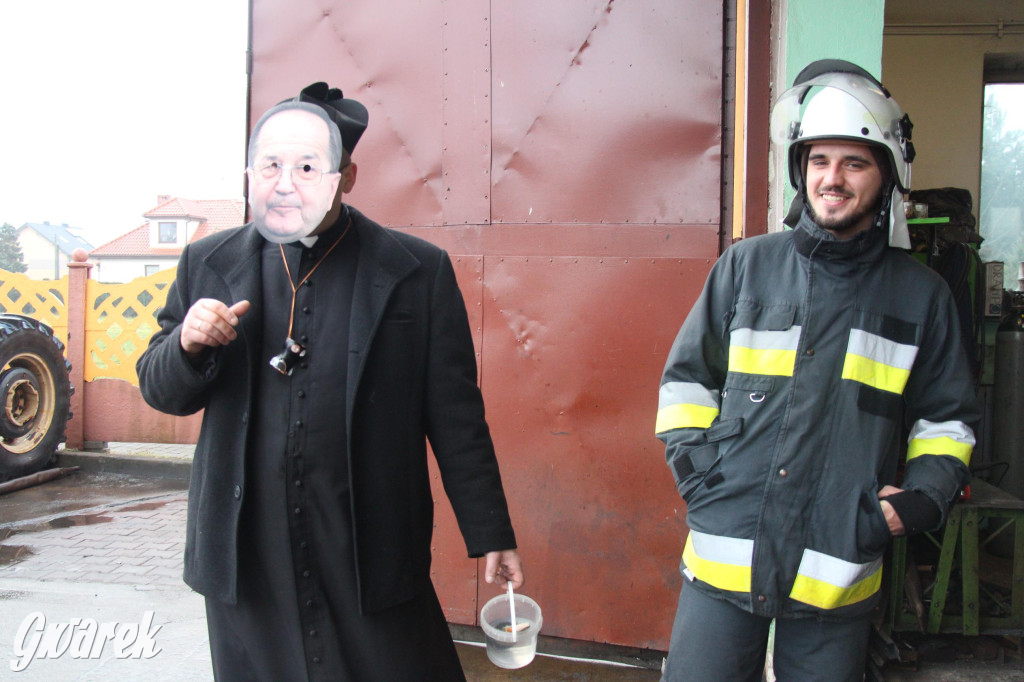 Bery w Miedarach. Zwyczaj kultywują od lat [GALERIA]