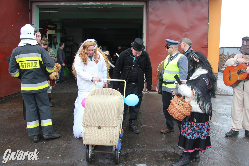 Bery w Miedarach. Zwyczaj kultywują od lat [GALERIA]