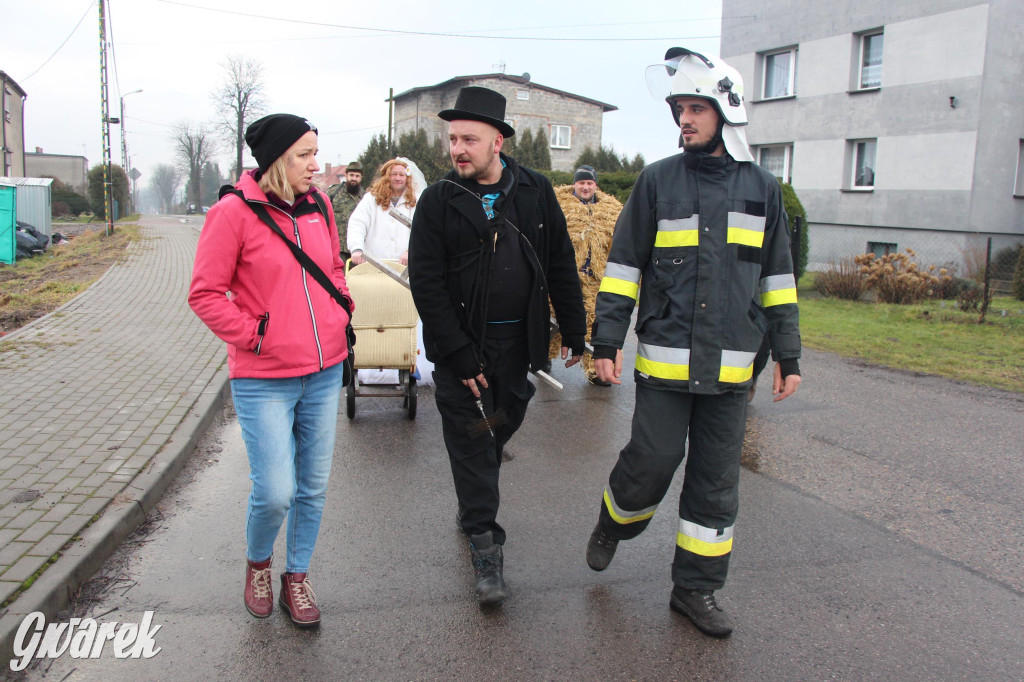 Bery w Miedarach. Zwyczaj kultywują od lat [GALERIA]