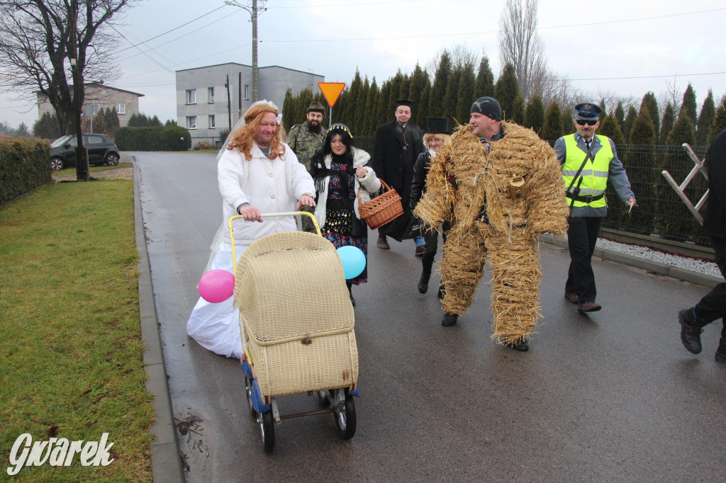 Bery w Miedarach. Zwyczaj kultywują od lat [GALERIA]