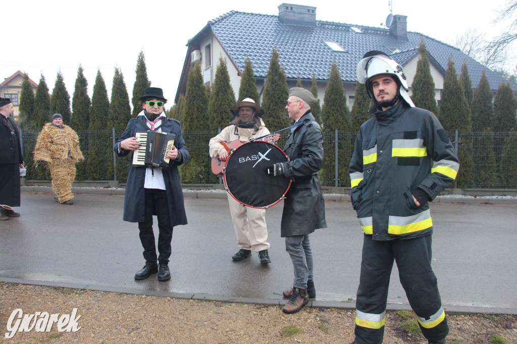 Bery w Miedarach. Zwyczaj kultywują od lat [GALERIA]