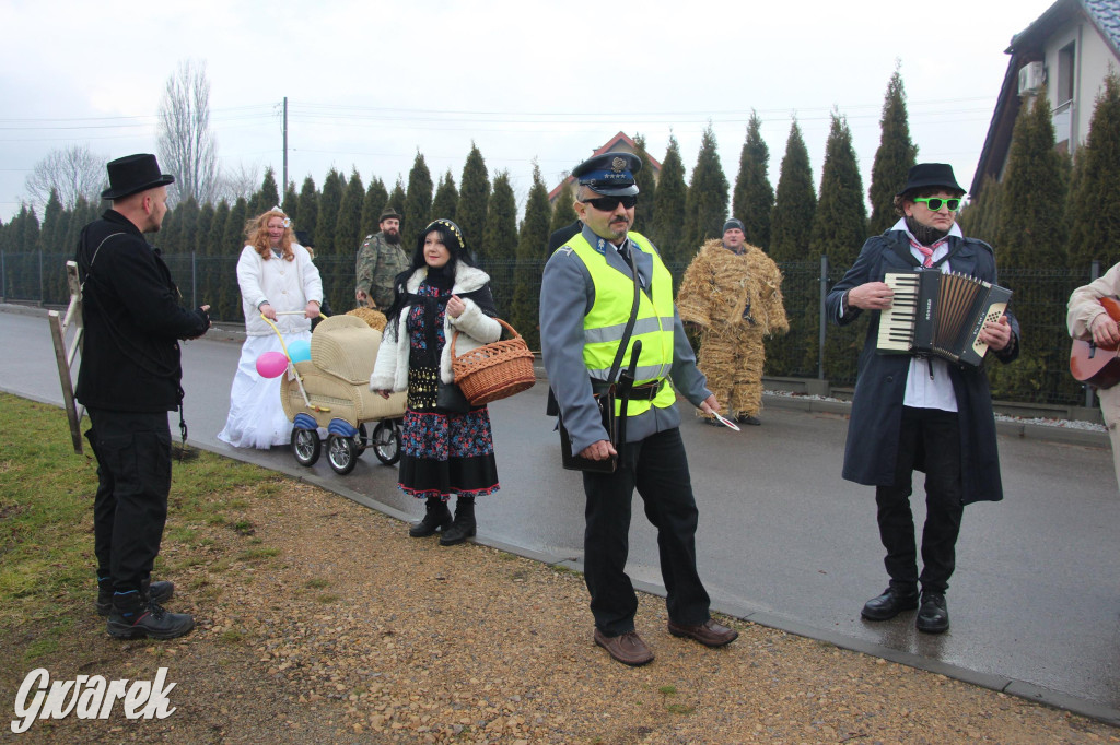 Bery w Miedarach. Zwyczaj kultywują od lat [GALERIA]