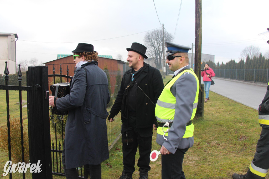 Bery w Miedarach. Zwyczaj kultywują od lat [GALERIA]