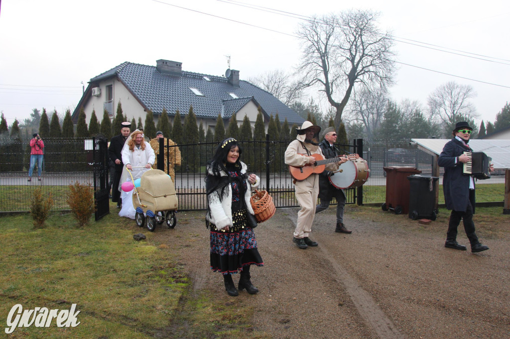 Bery w Miedarach. Zwyczaj kultywują od lat [GALERIA]