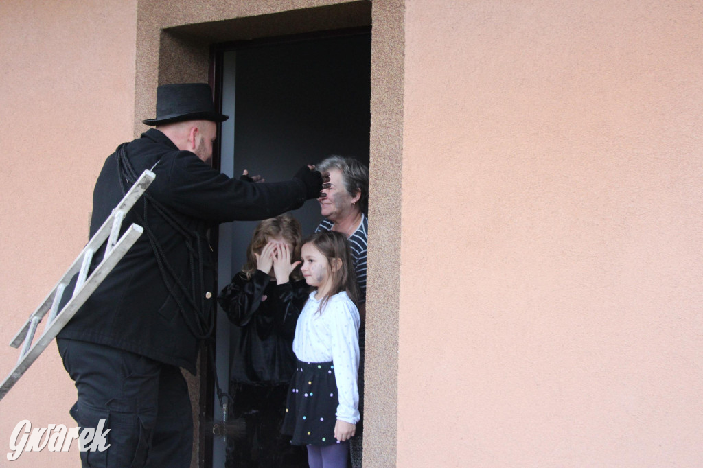 Bery w Miedarach. Zwyczaj kultywują od lat [GALERIA]