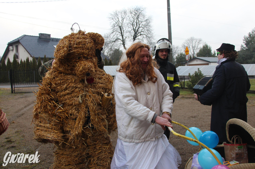 Bery w Miedarach. Zwyczaj kultywują od lat [GALERIA]