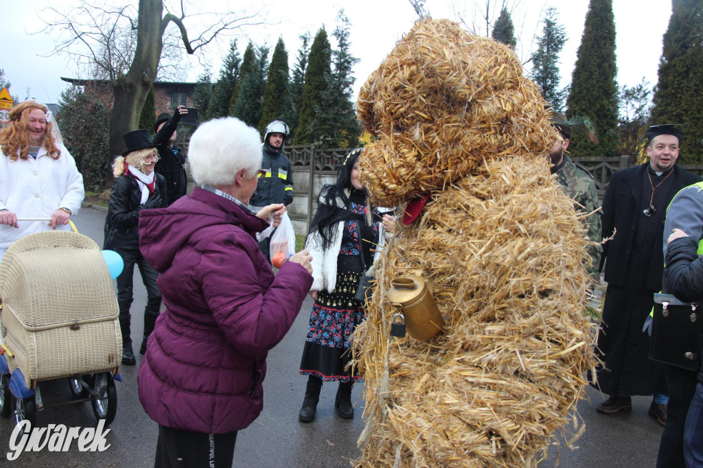 Bery w Miedarach. Zwyczaj kultywują od lat [GALERIA]