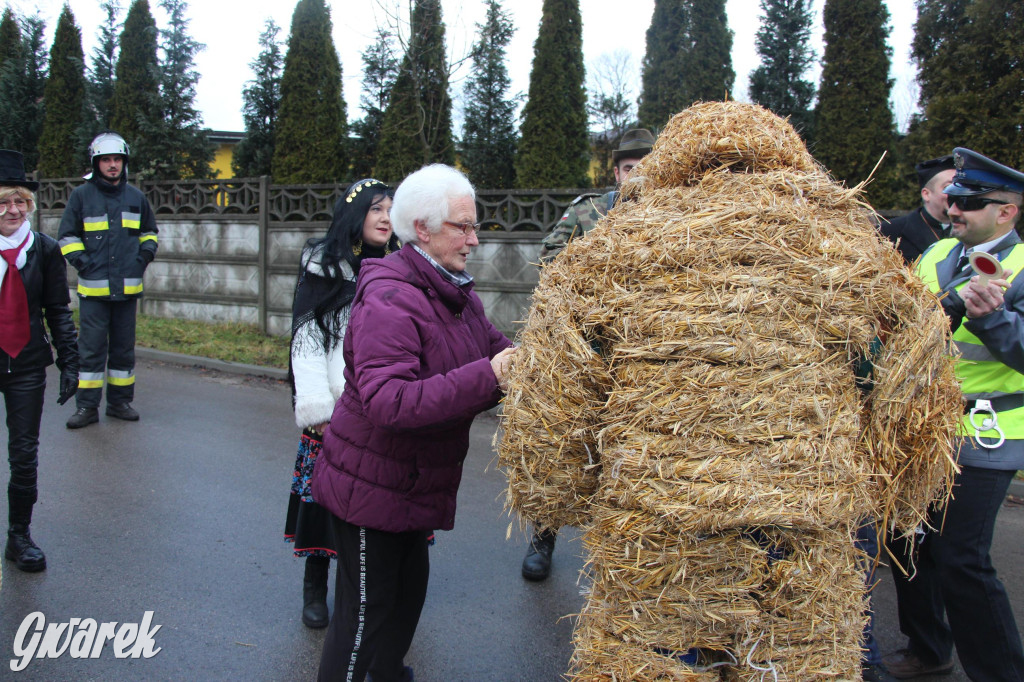 Bery w Miedarach. Zwyczaj kultywują od lat [GALERIA]