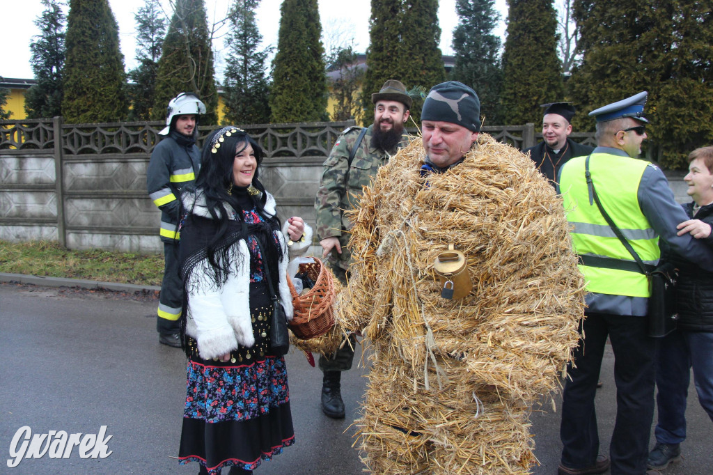 Bery w Miedarach. Zwyczaj kultywują od lat [GALERIA]