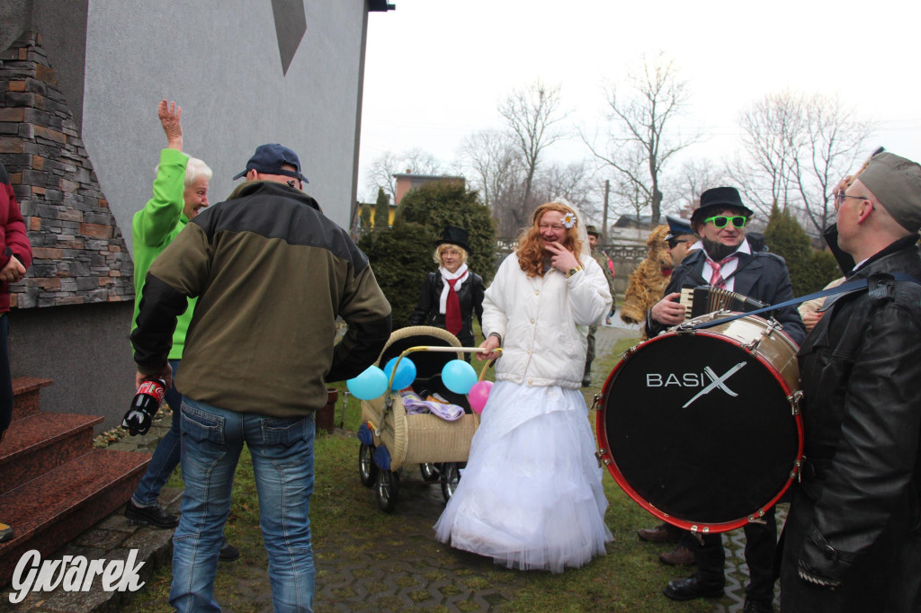 Bery w Miedarach. Zwyczaj kultywują od lat [GALERIA]