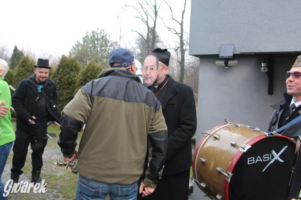 Bery w Miedarach. Zwyczaj kultywują od lat [GALERIA]