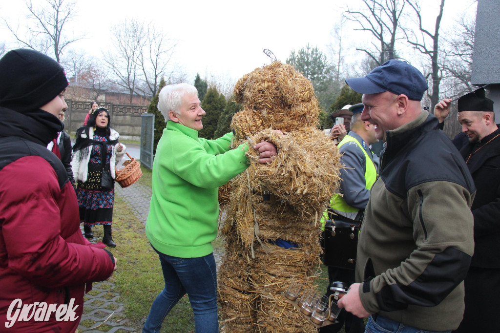 Bery w Miedarach. Zwyczaj kultywują od lat [GALERIA]