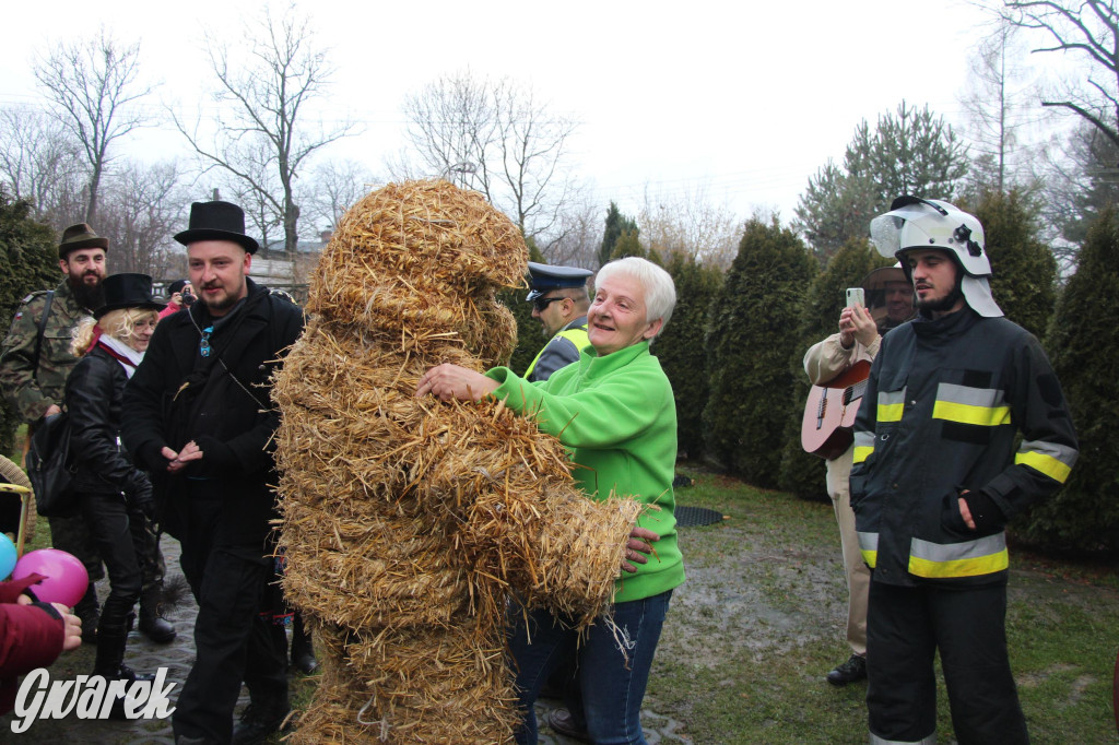 Bery w Miedarach. Zwyczaj kultywują od lat [GALERIA]