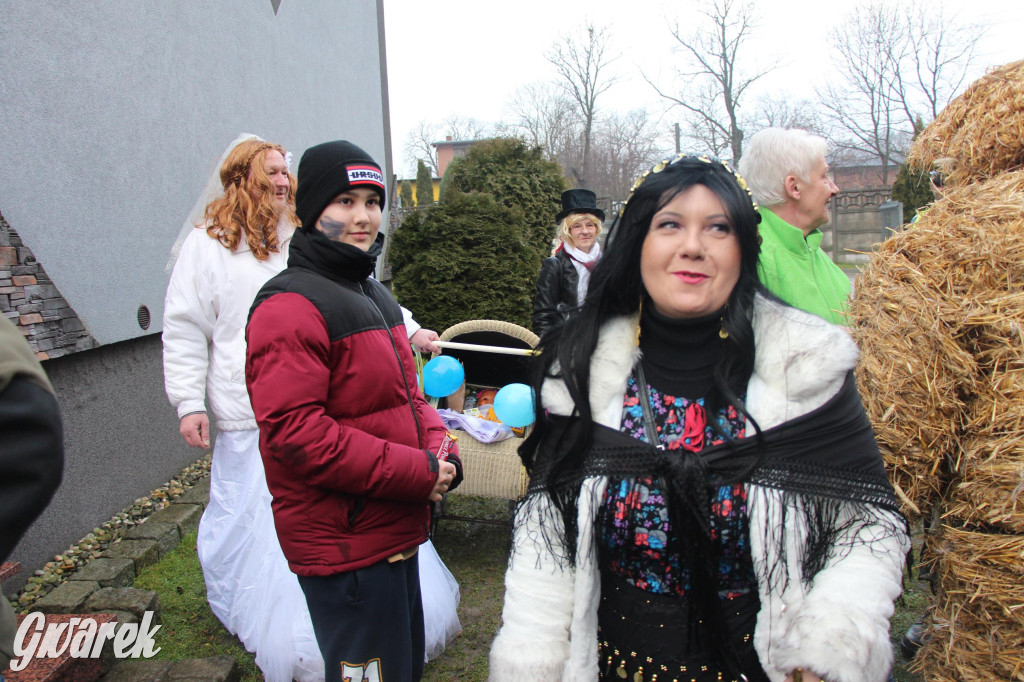 Bery w Miedarach. Zwyczaj kultywują od lat [GALERIA]