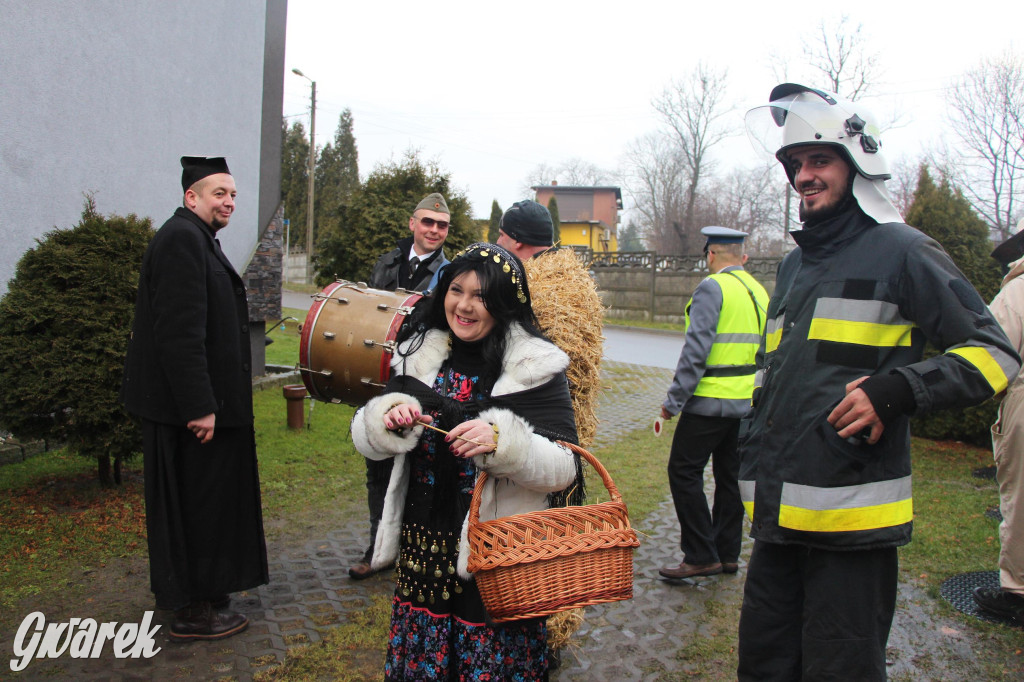 Bery w Miedarach. Zwyczaj kultywują od lat [GALERIA]