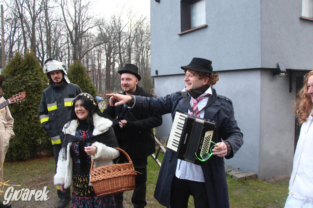 Bery w Miedarach. Zwyczaj kultywują od lat [GALERIA]