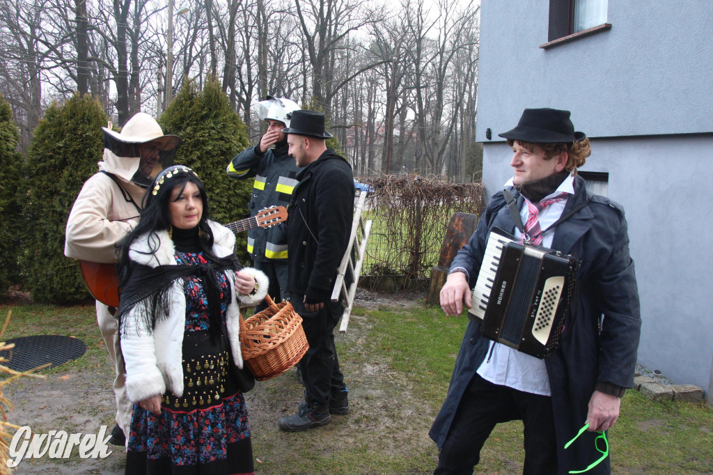 Bery w Miedarach. Zwyczaj kultywują od lat [GALERIA]
