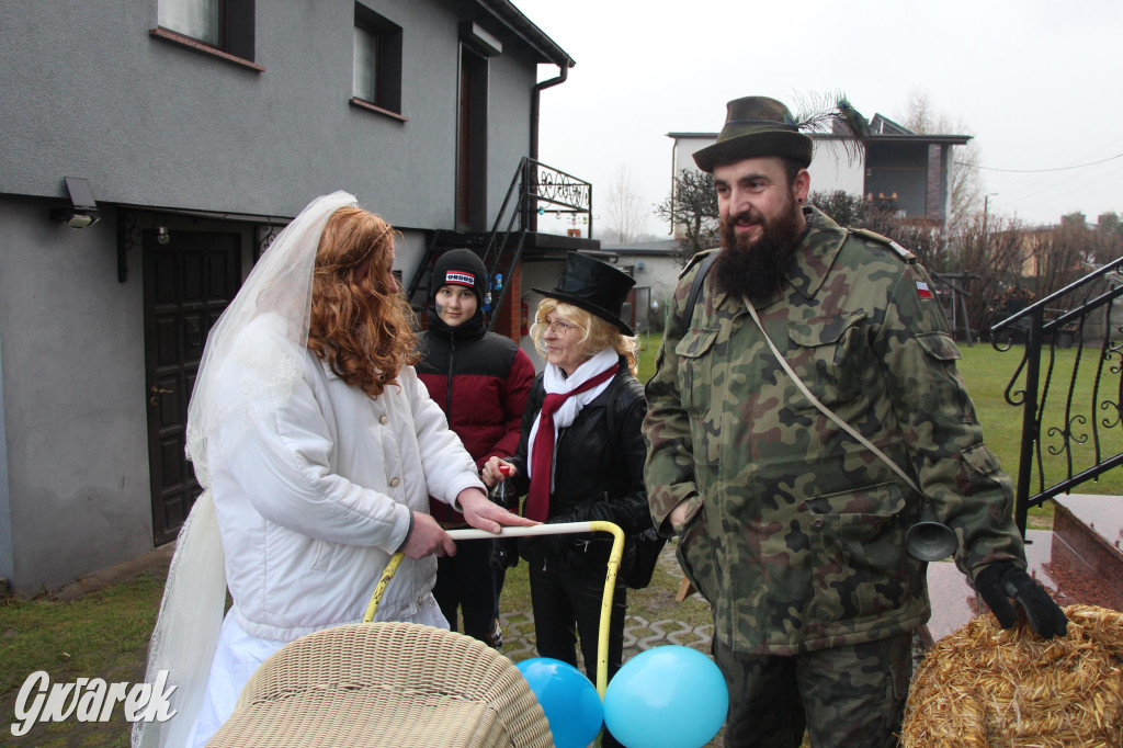 Bery w Miedarach. Zwyczaj kultywują od lat [GALERIA]