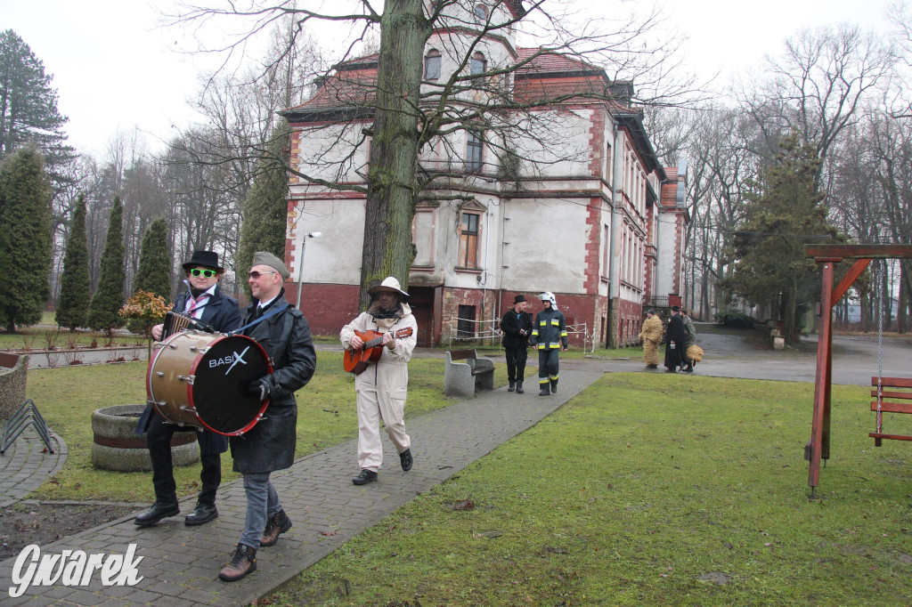 Bery w Miedarach. Zwyczaj kultywują od lat [GALERIA]