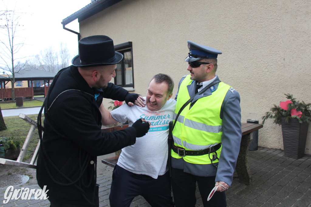 Bery w Miedarach. Zwyczaj kultywują od lat [GALERIA]