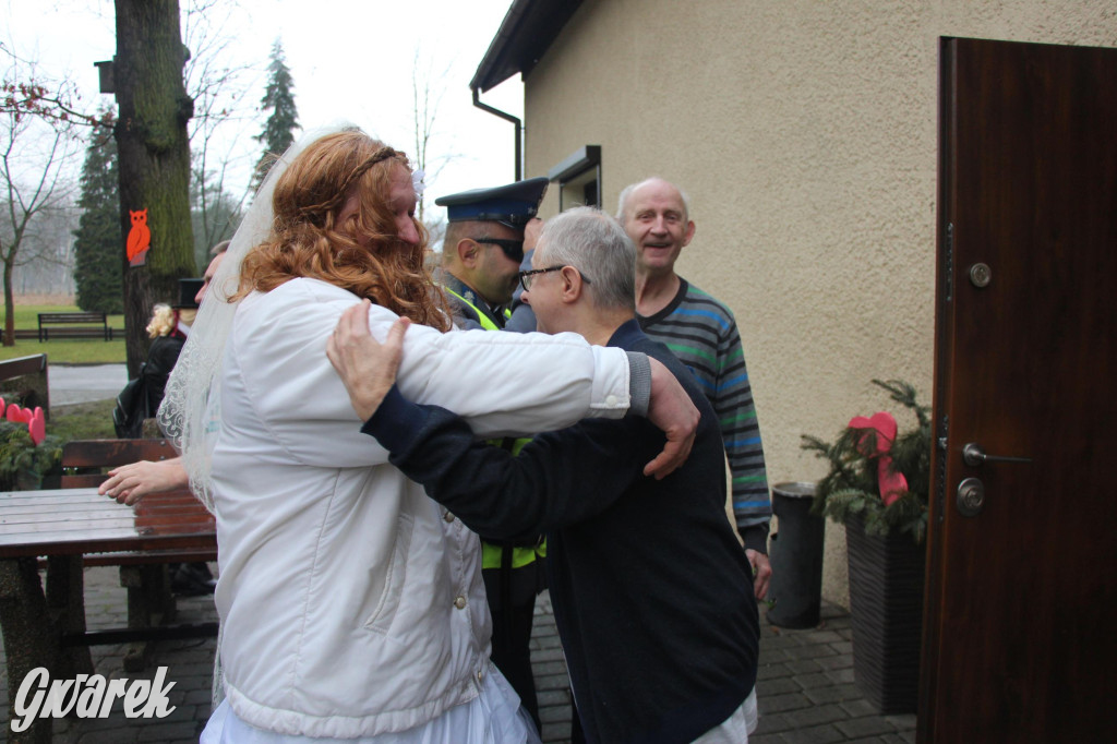 Bery w Miedarach. Zwyczaj kultywują od lat [GALERIA]