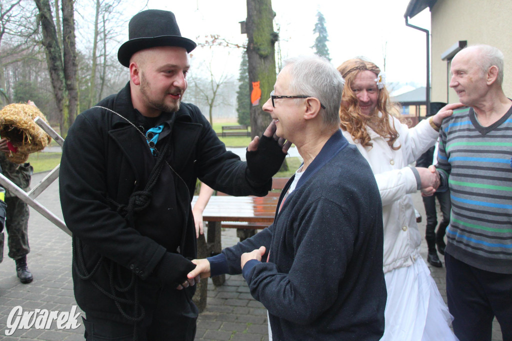 Bery w Miedarach. Zwyczaj kultywują od lat [GALERIA]