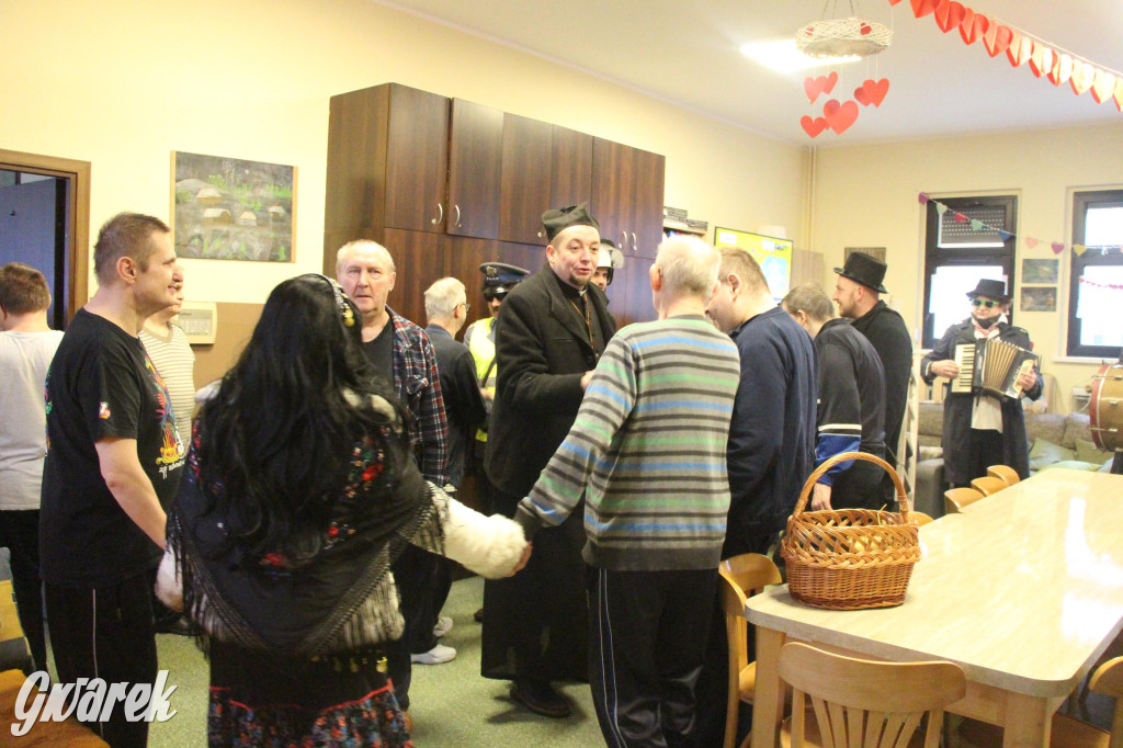 Bery w Miedarach. Zwyczaj kultywują od lat [GALERIA]