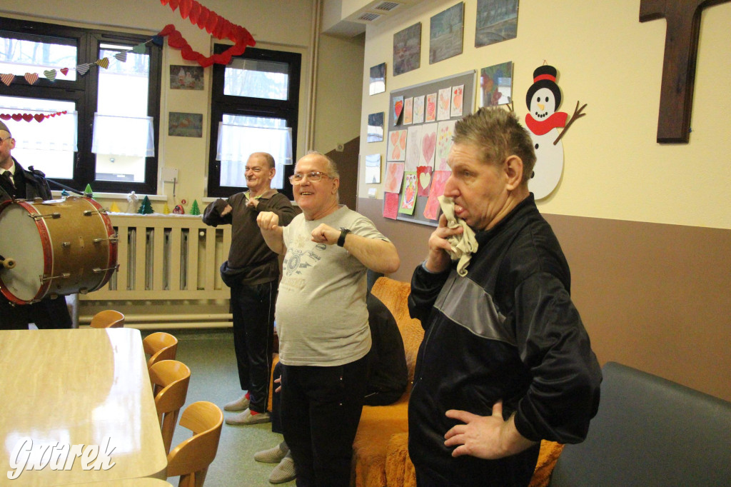 Bery w Miedarach. Zwyczaj kultywują od lat [GALERIA]