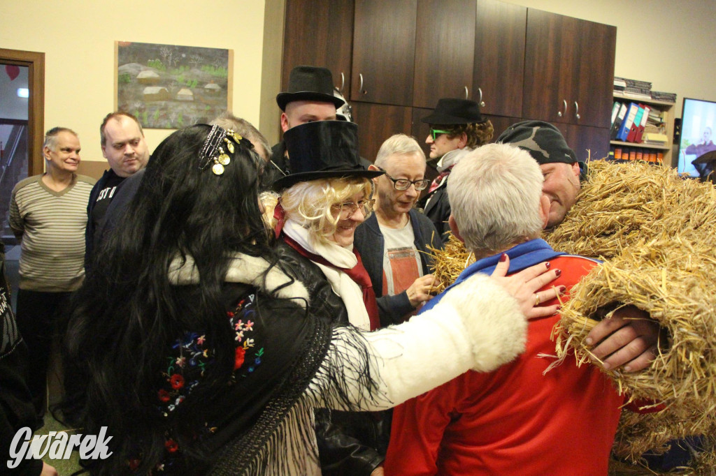 Bery w Miedarach. Zwyczaj kultywują od lat [GALERIA]