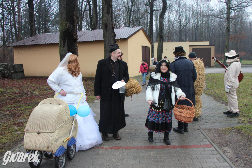 Bery w Miedarach. Zwyczaj kultywują od lat [GALERIA]
