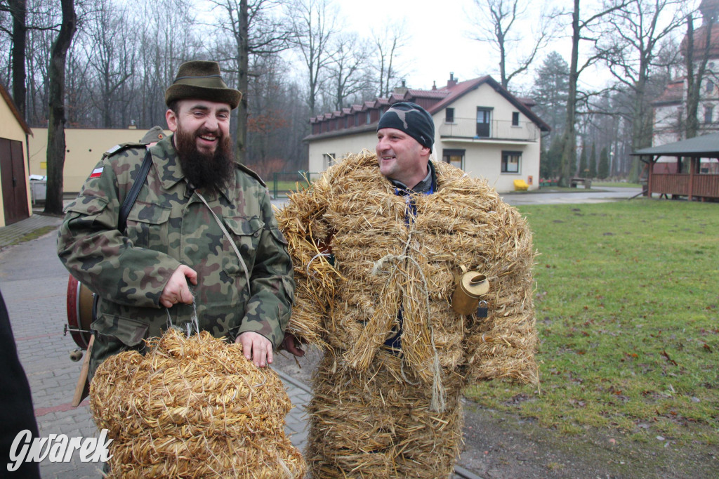 Bery w Miedarach. Zwyczaj kultywują od lat [GALERIA]