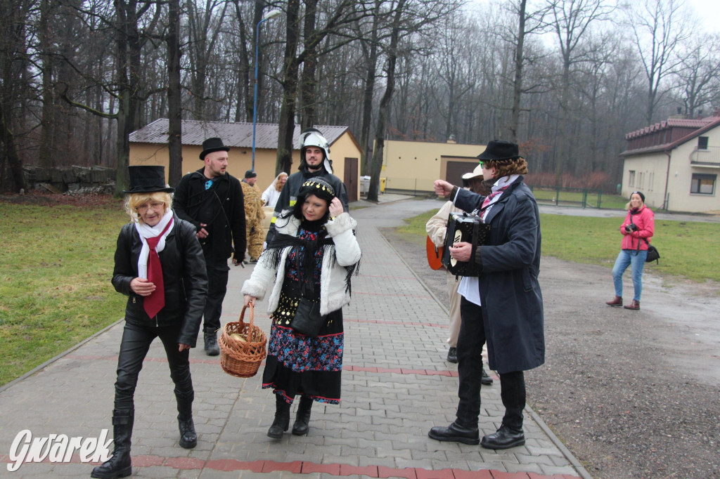 Bery w Miedarach. Zwyczaj kultywują od lat [GALERIA]