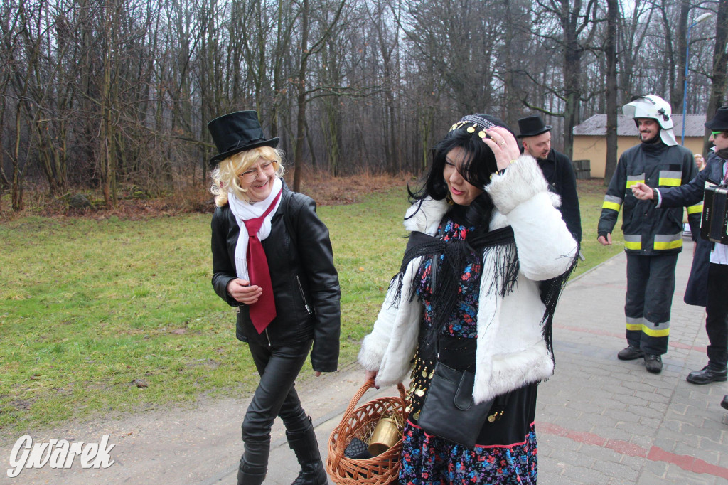 Bery w Miedarach. Zwyczaj kultywują od lat [GALERIA]