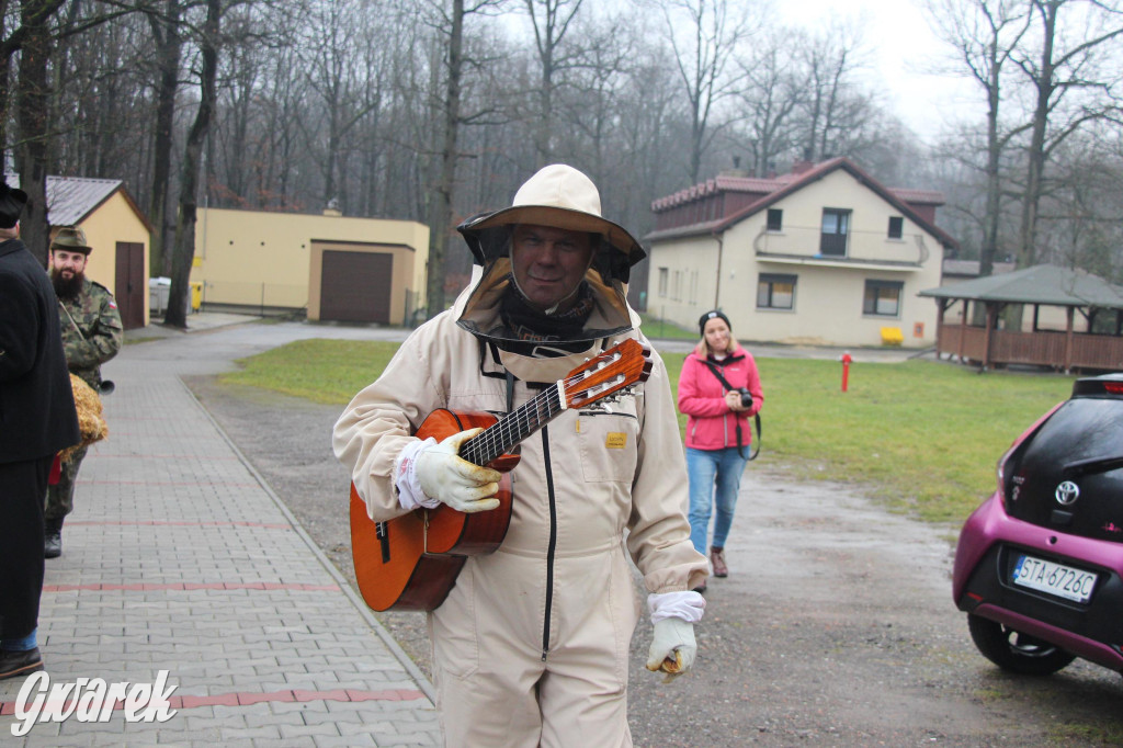 Bery w Miedarach. Zwyczaj kultywują od lat [GALERIA]
