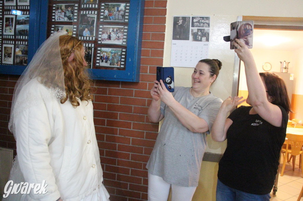 Bery w Miedarach. Zwyczaj kultywują od lat [GALERIA]