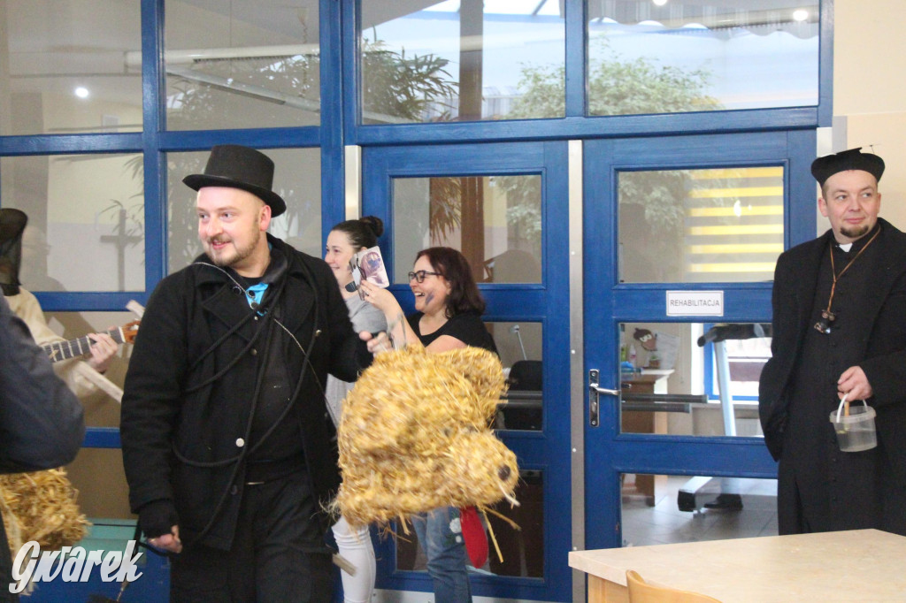 Bery w Miedarach. Zwyczaj kultywują od lat [GALERIA]