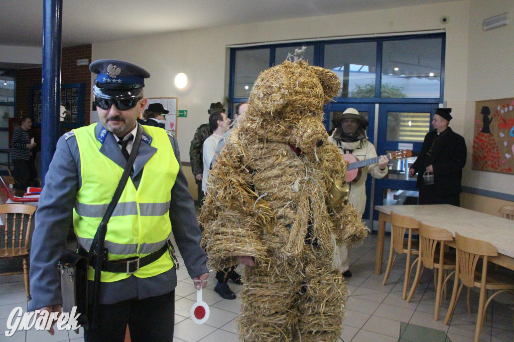 Bery w Miedarach. Zwyczaj kultywują od lat [GALERIA]