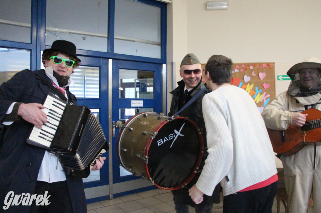 Bery w Miedarach. Zwyczaj kultywują od lat [GALERIA]