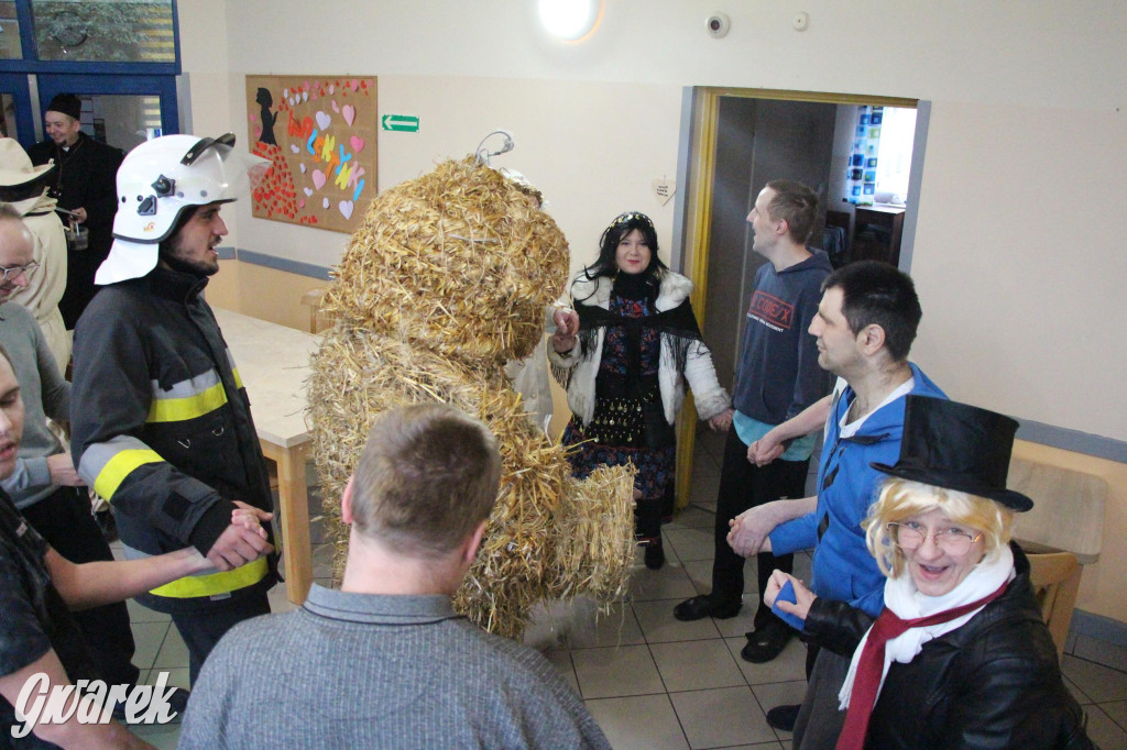 Bery w Miedarach. Zwyczaj kultywują od lat [GALERIA]
