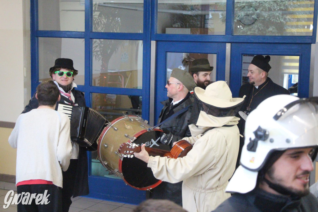 Bery w Miedarach. Zwyczaj kultywują od lat [GALERIA]