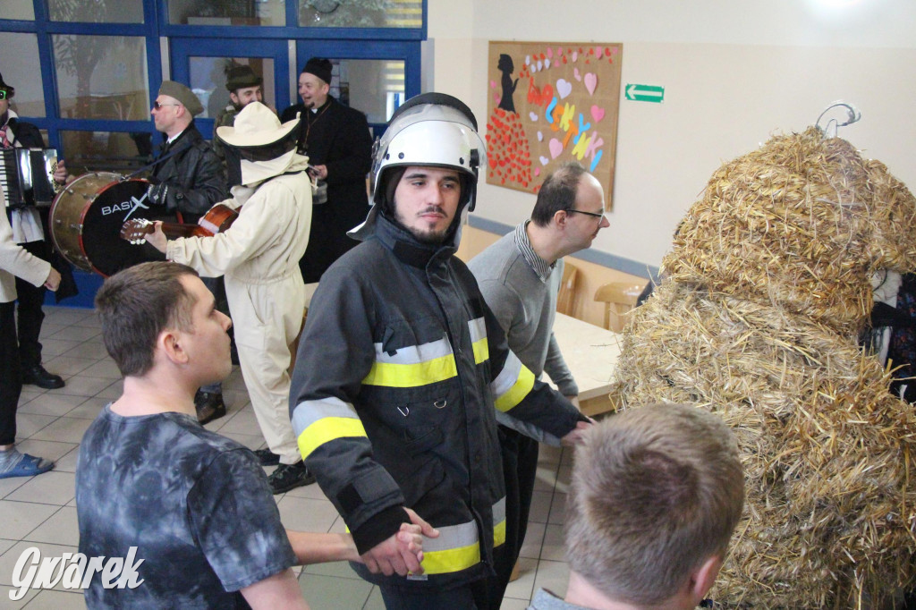 Bery w Miedarach. Zwyczaj kultywują od lat [GALERIA]