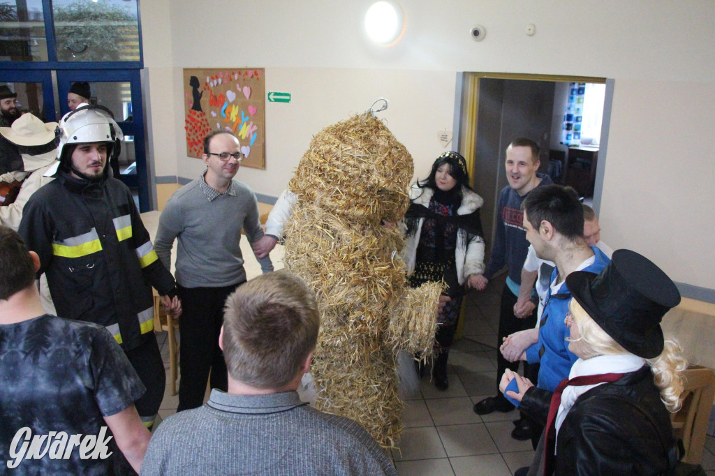 Bery w Miedarach. Zwyczaj kultywują od lat [GALERIA]