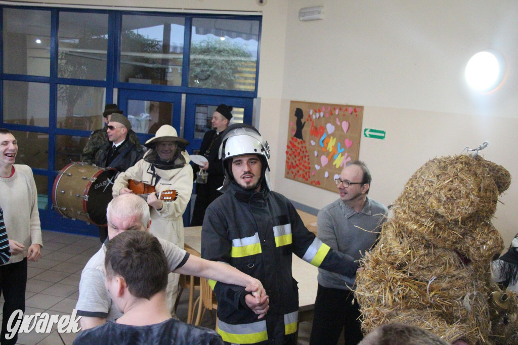 Bery w Miedarach. Zwyczaj kultywują od lat [GALERIA]