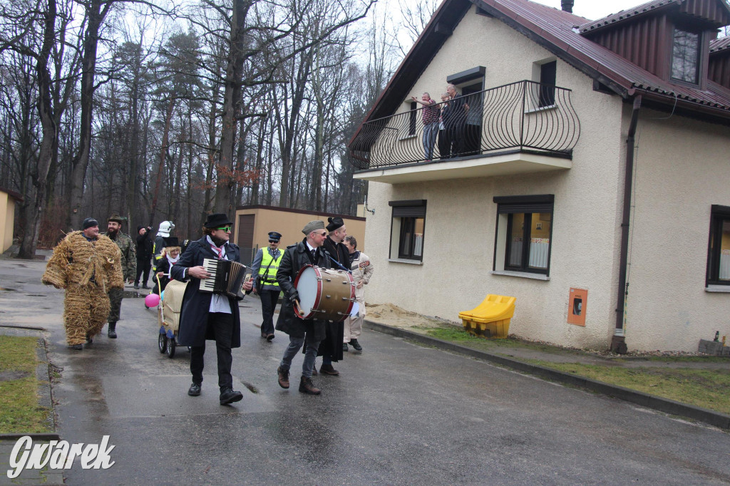 Bery w Miedarach. Zwyczaj kultywują od lat [GALERIA]