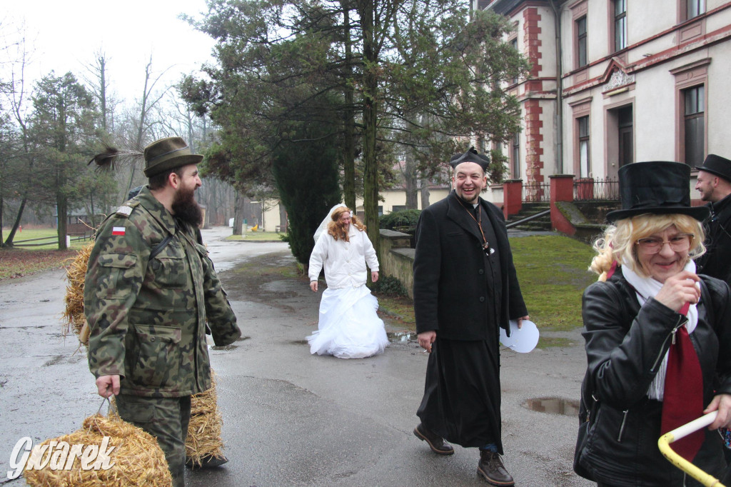 Bery w Miedarach. Zwyczaj kultywują od lat [GALERIA]