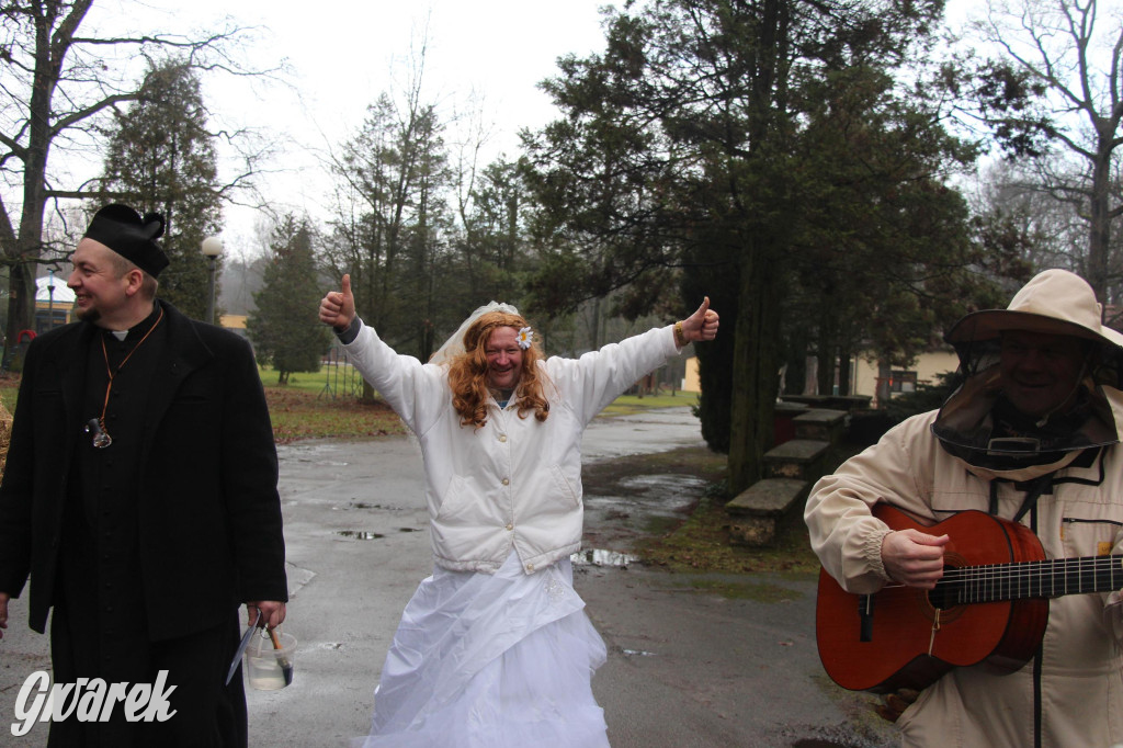 Bery w Miedarach. Zwyczaj kultywują od lat [GALERIA]